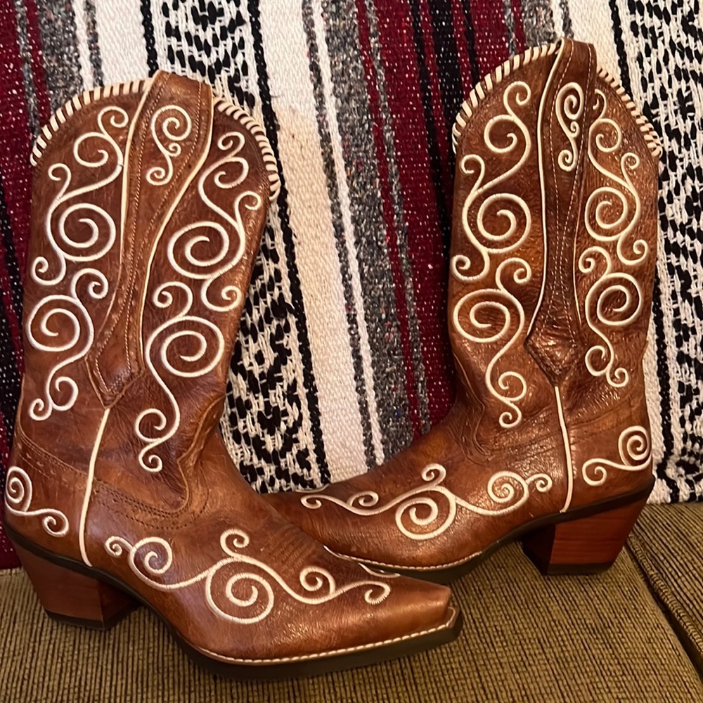 Ariat Brown Leather Cowboy Boots with Embroidered Stitching Size 7.5